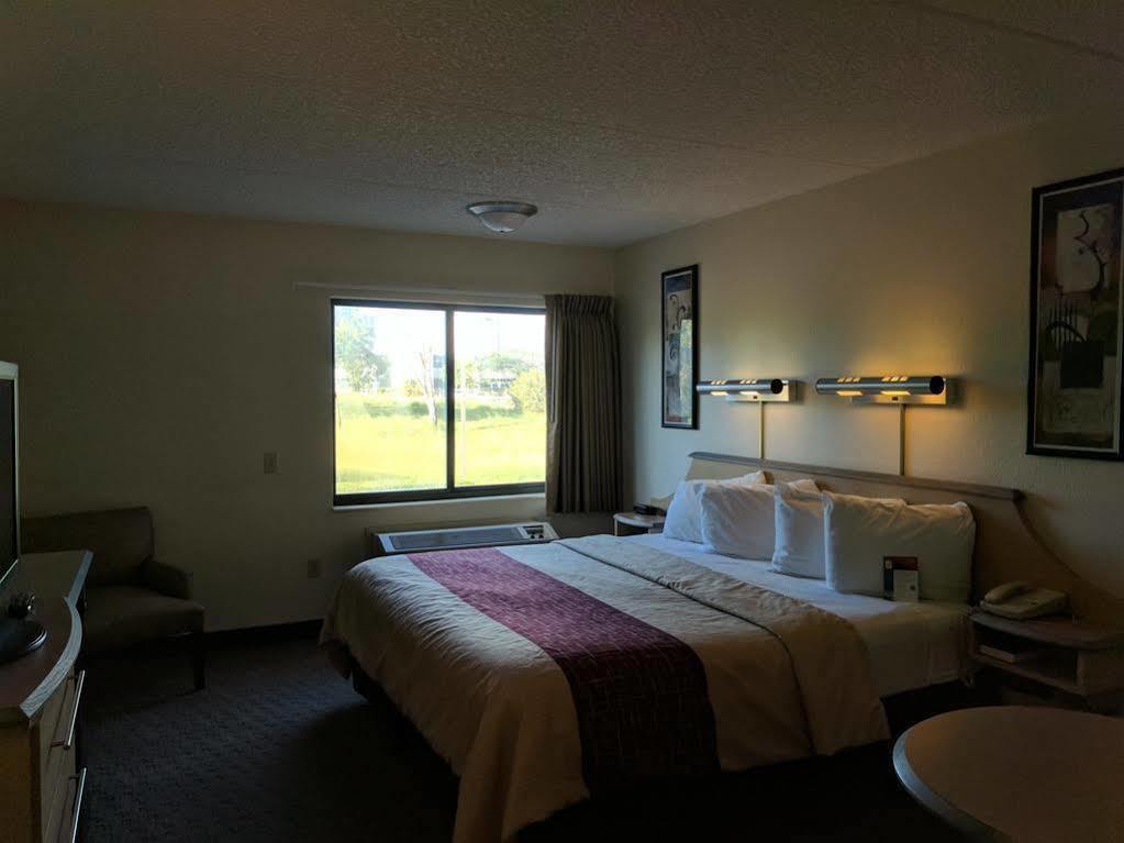 Red Roof Inn San Antonio Airport Экстерьер фото