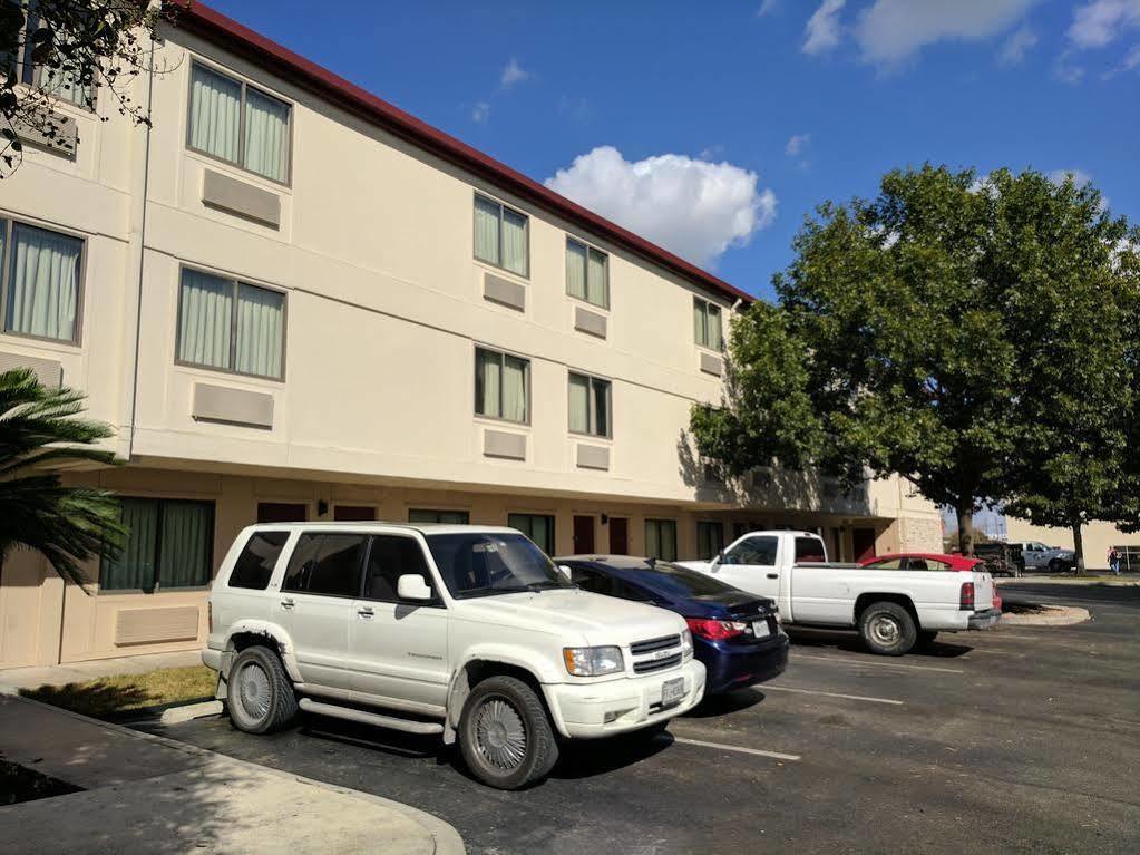 Red Roof Inn San Antonio Airport Экстерьер фото