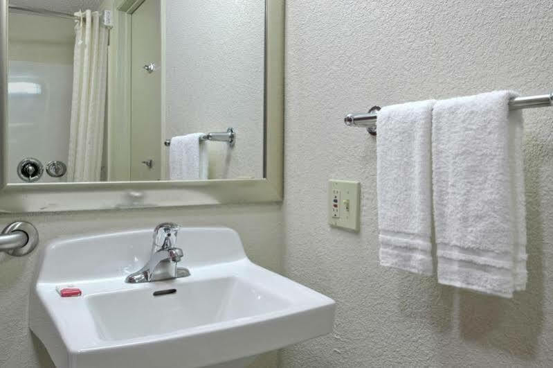 Red Roof Inn San Antonio Airport Экстерьер фото